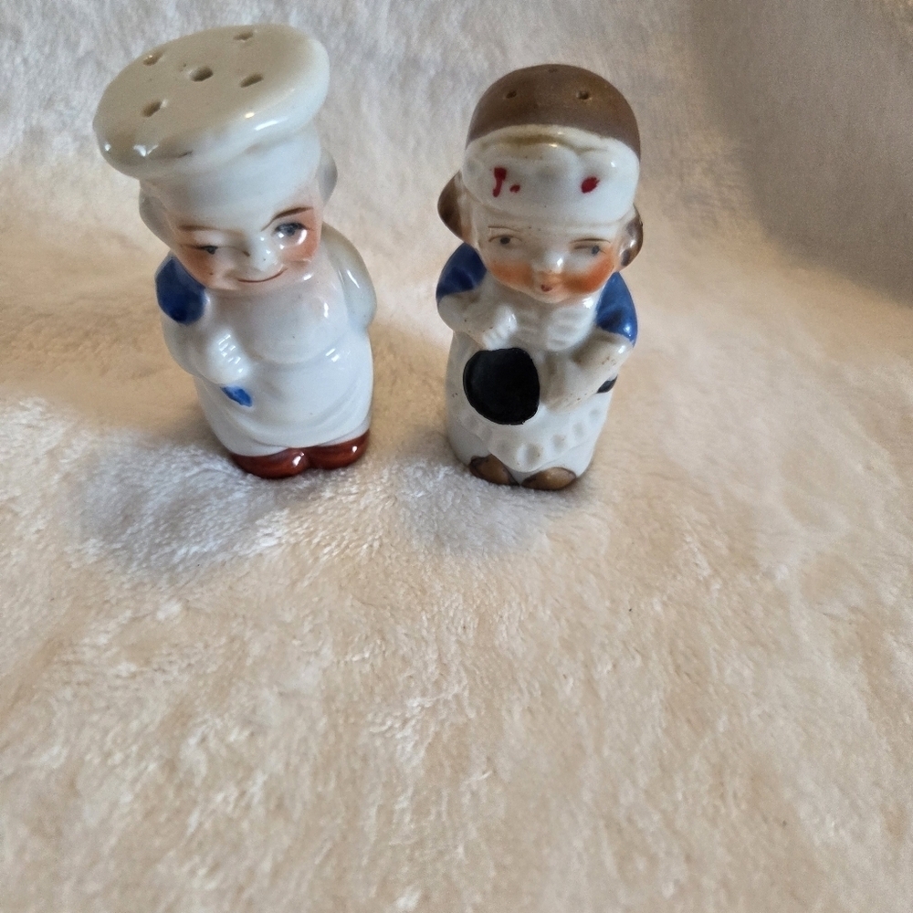 Vintage Husband and Wife Bakers Chefs Salt and Pepper Shakers Made in Japan